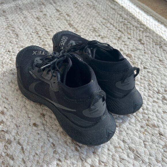 Nike Pegasus Black Trail 3 GORE-TEX Women's Waterproof Trail Running Shoes - Picture 2 of 5